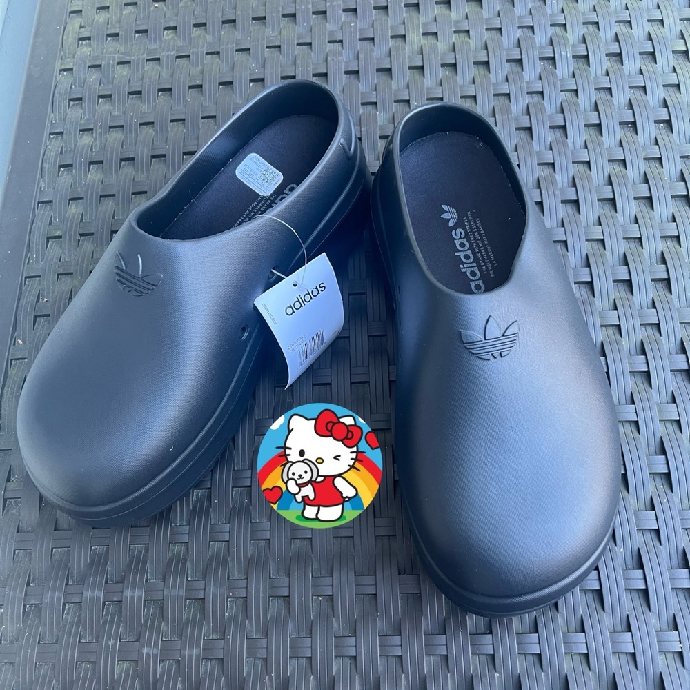 Adidas clogs/Never worn. Size 41 (7.5 men/9.5 women)